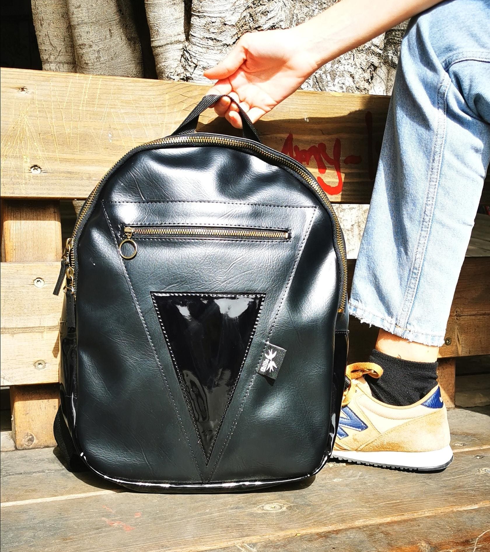 Black "Tal" bag with black lacquer