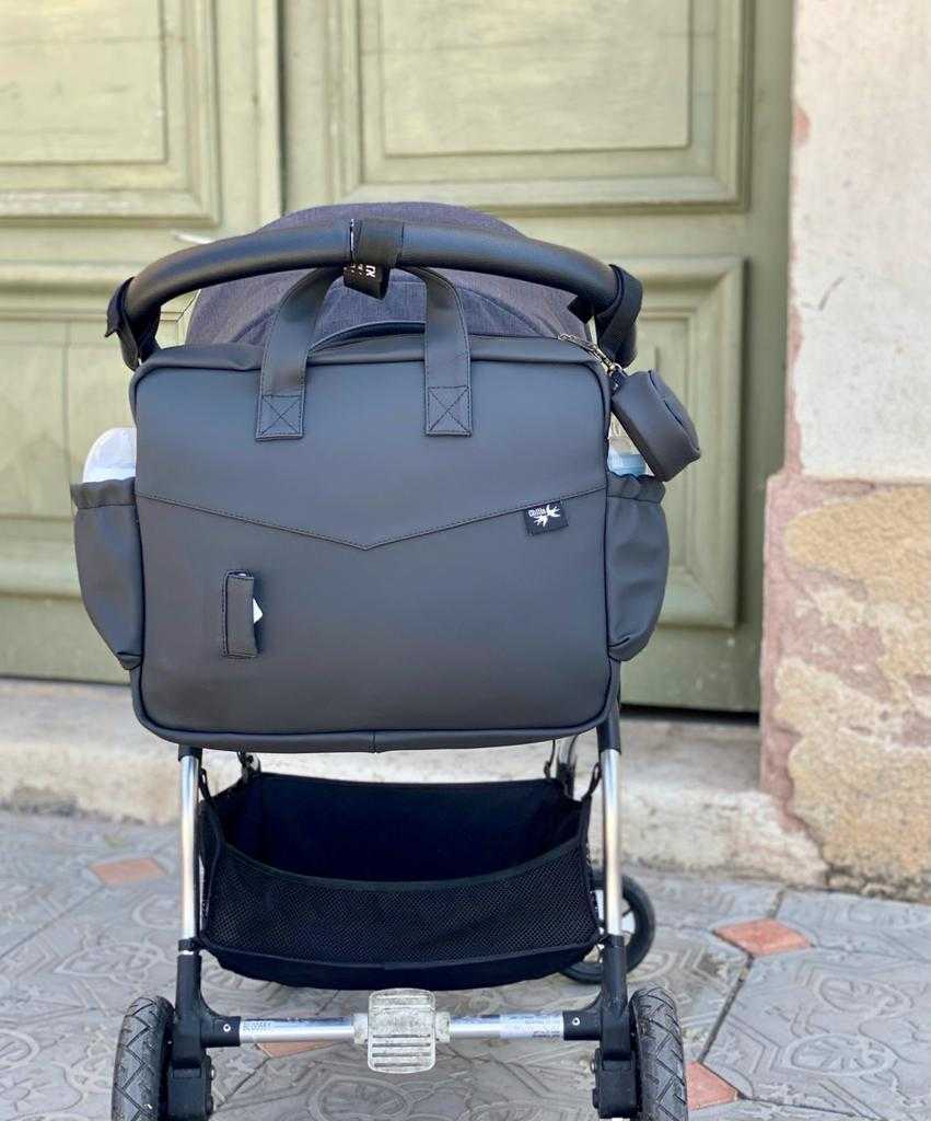 תיק החתלה דמוי עור שחור CHILLA