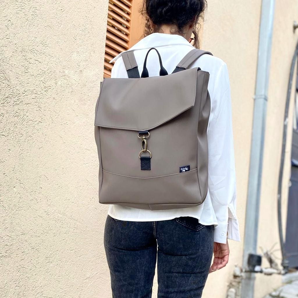 תיק גב דמוי עור חום