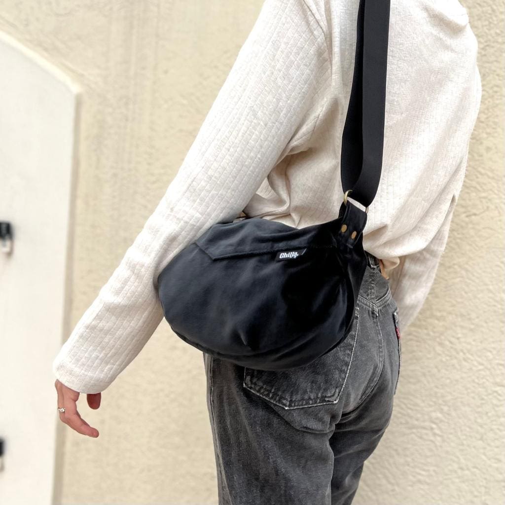 Velvet Black Vital Side Bag