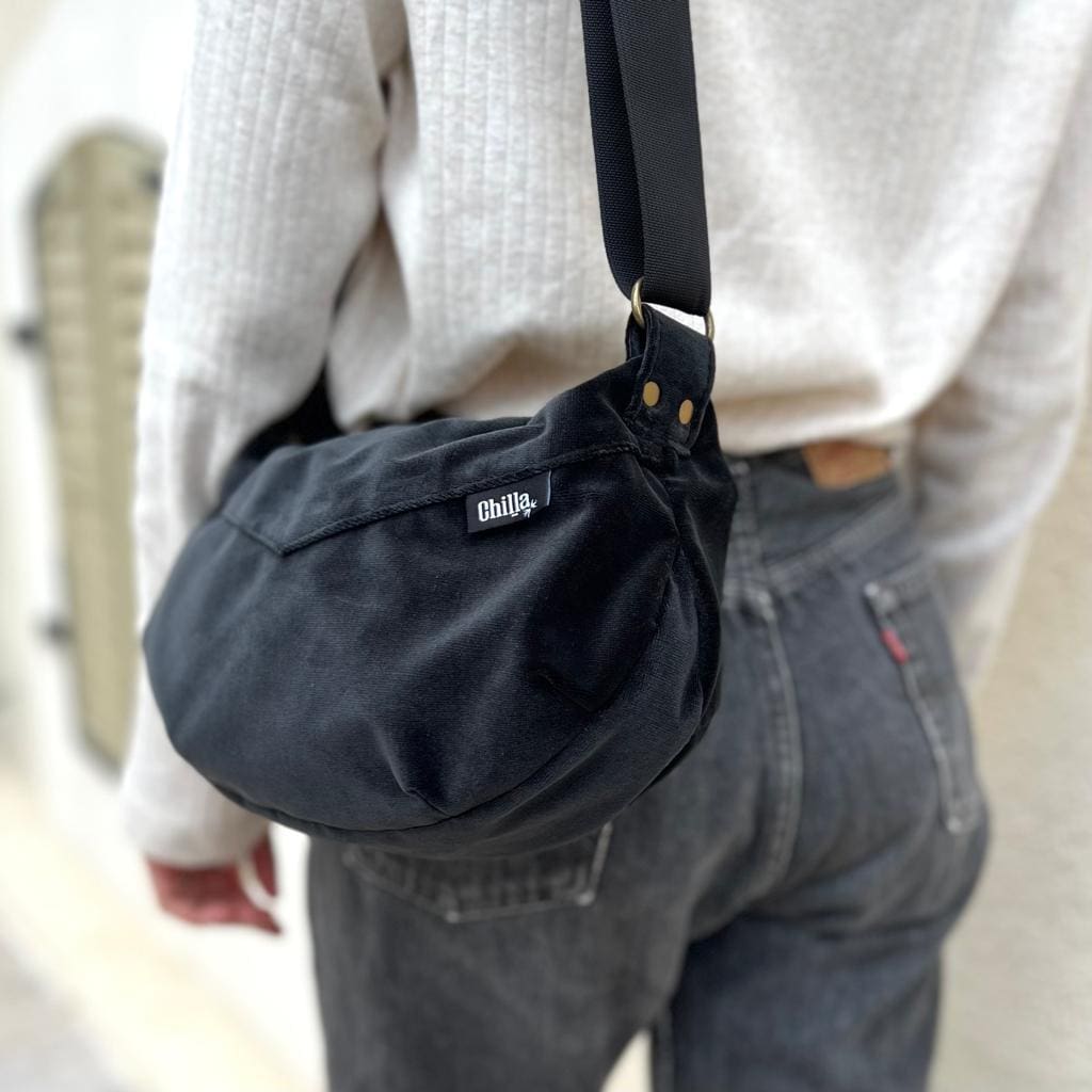Velvet Black Vital Side Bag