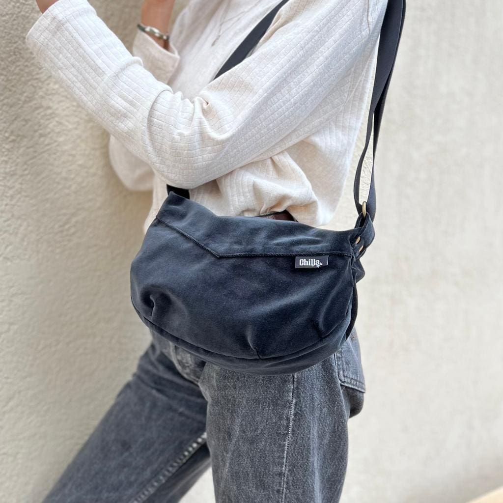 Velvet Black Vital Side Bag