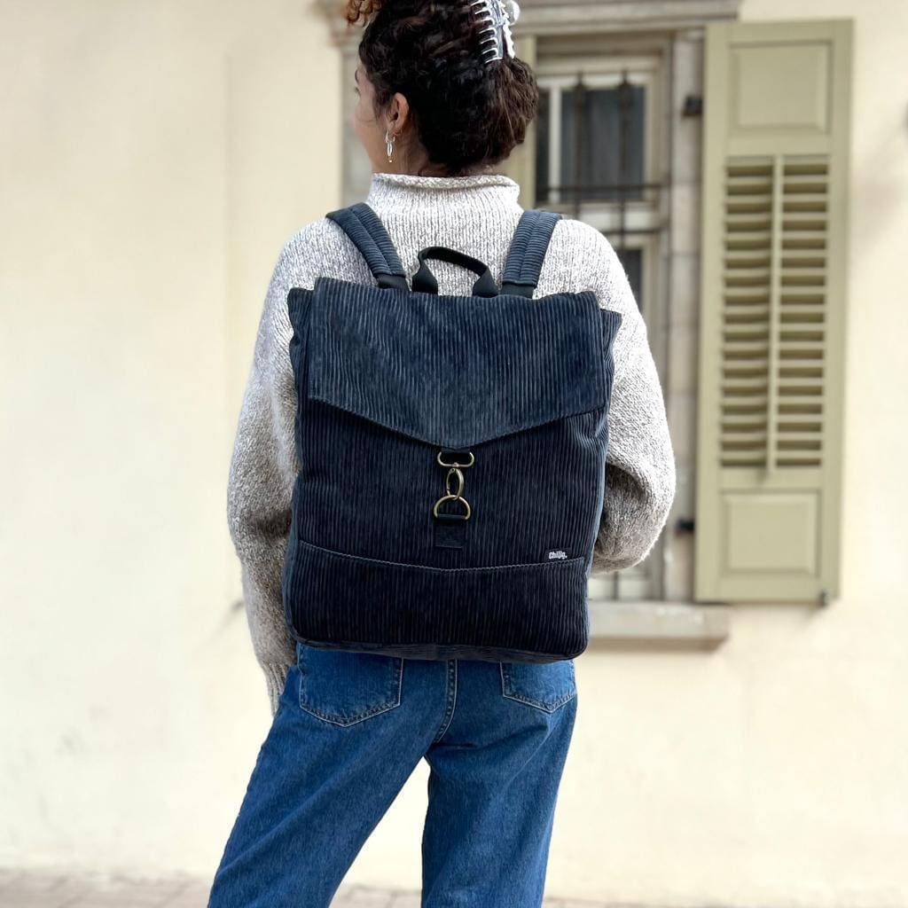 תיק סטודנט גדול שחור קורדרוי