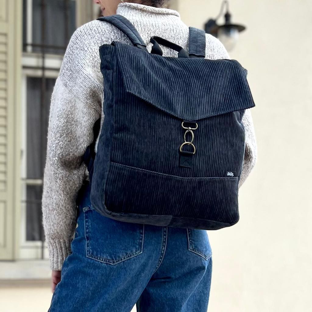 תיק סטודנט גדול שחור קורדרוי