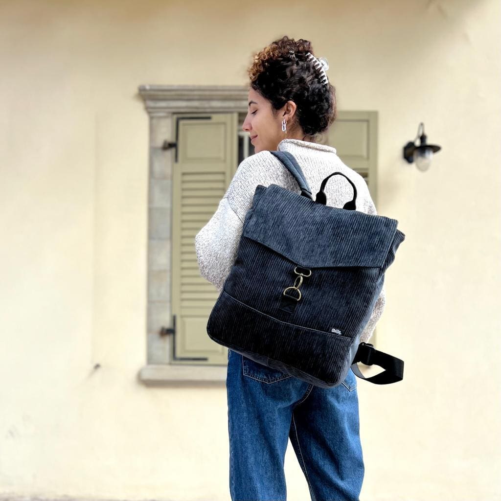 תיק סטודנט גדול שחור קורדרוי