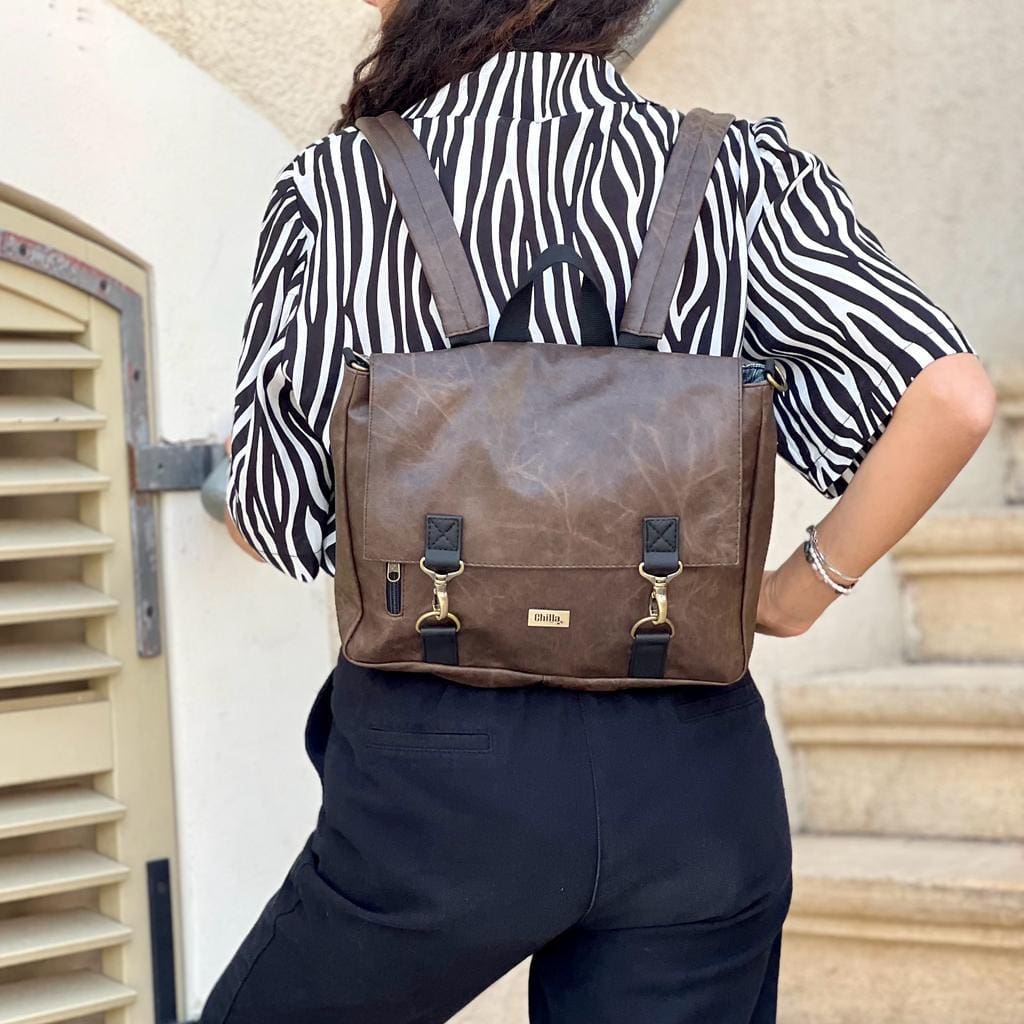 תיק גב אלכסון קטן חום דמוי עור