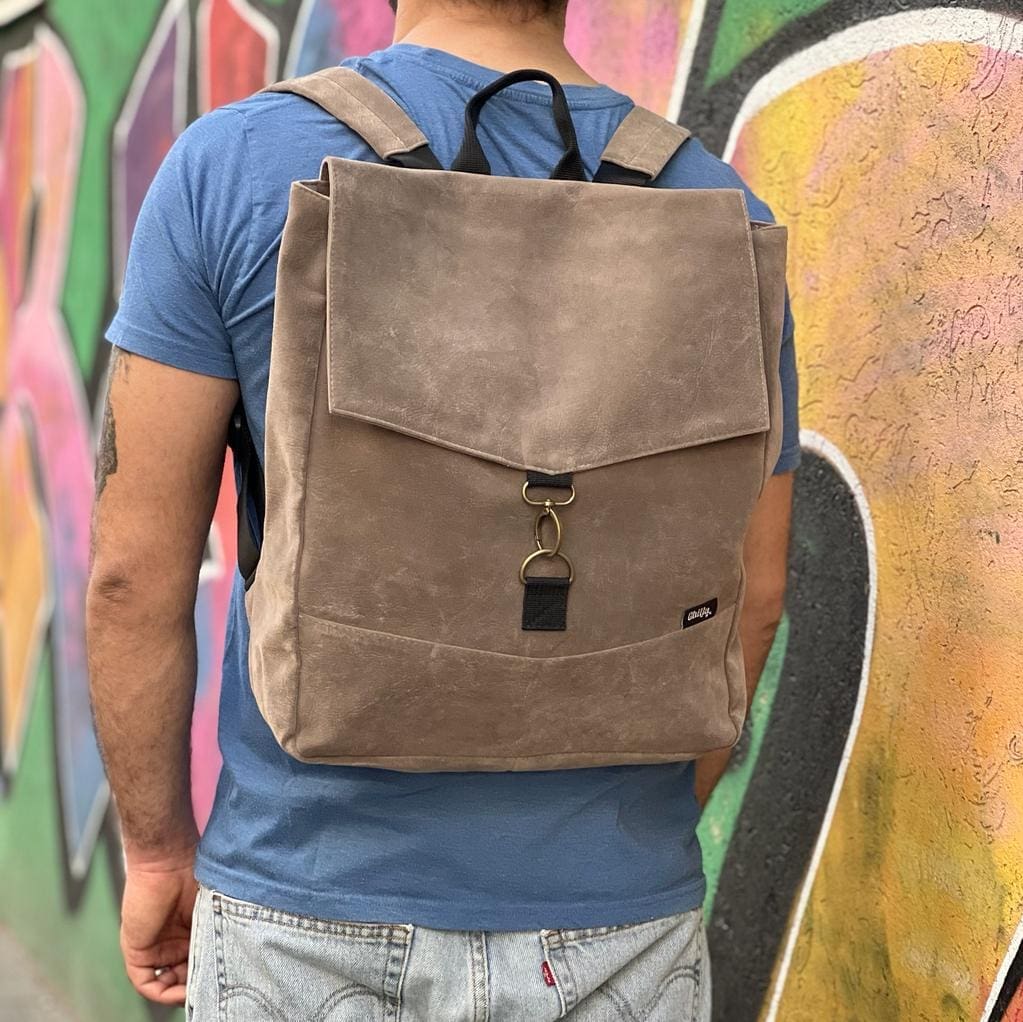 תיק גב חום זמש