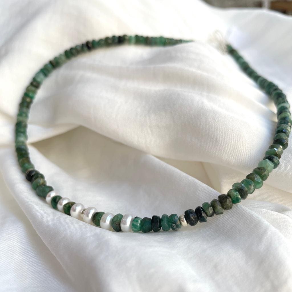 Emerald and pearl bead necklace