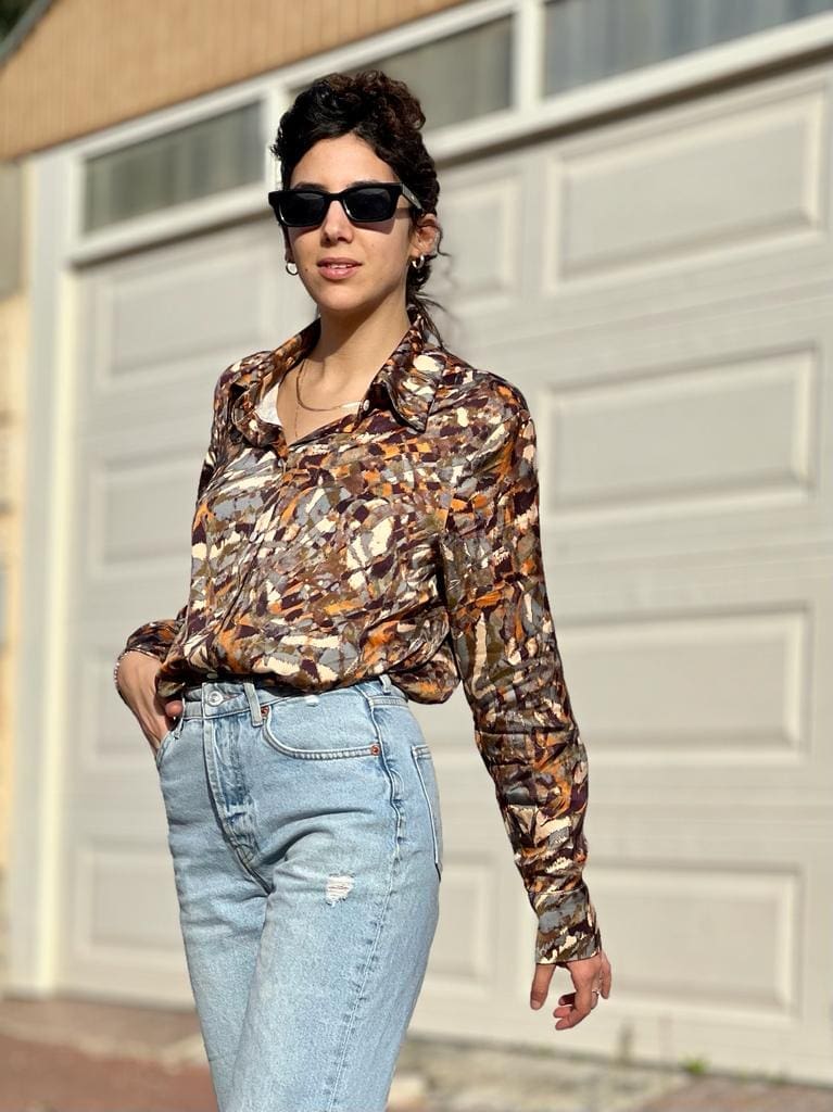 Hysterical abstract button-down shirt with a satiny fragrance