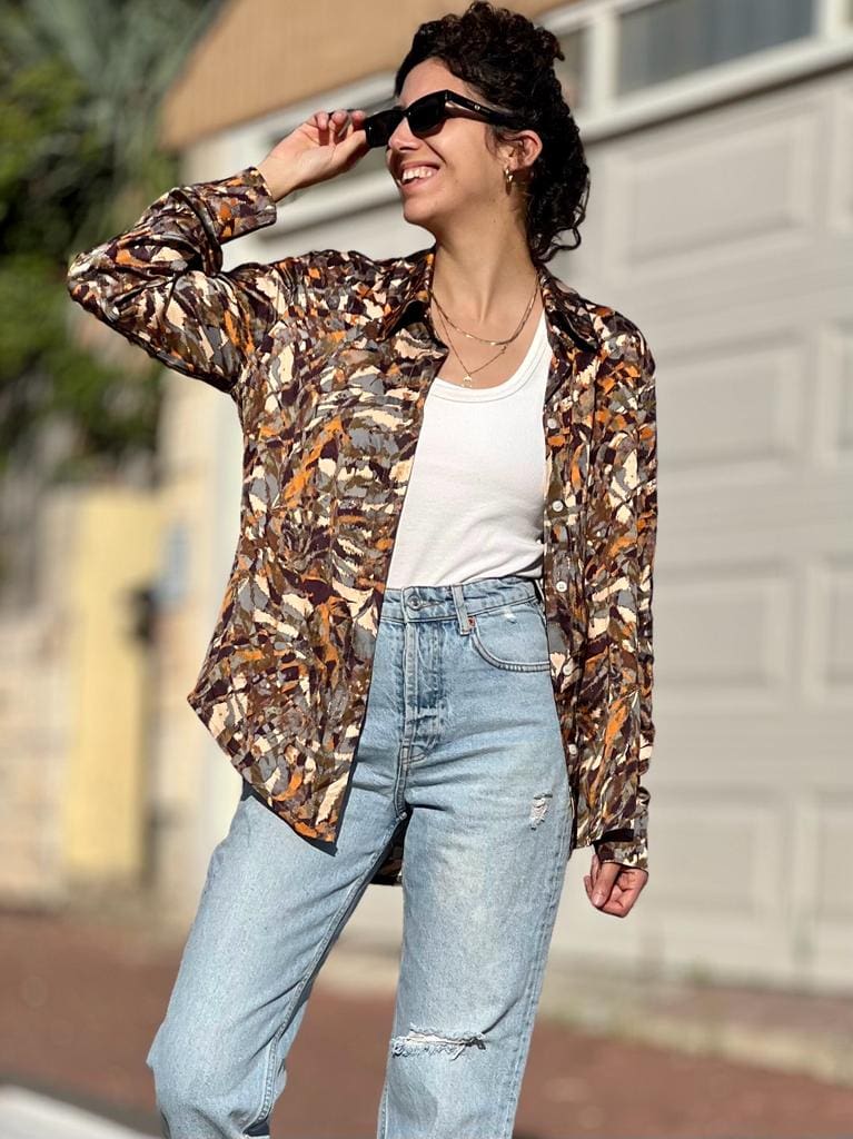 Hysterical abstract button-down shirt with a satiny fragrance