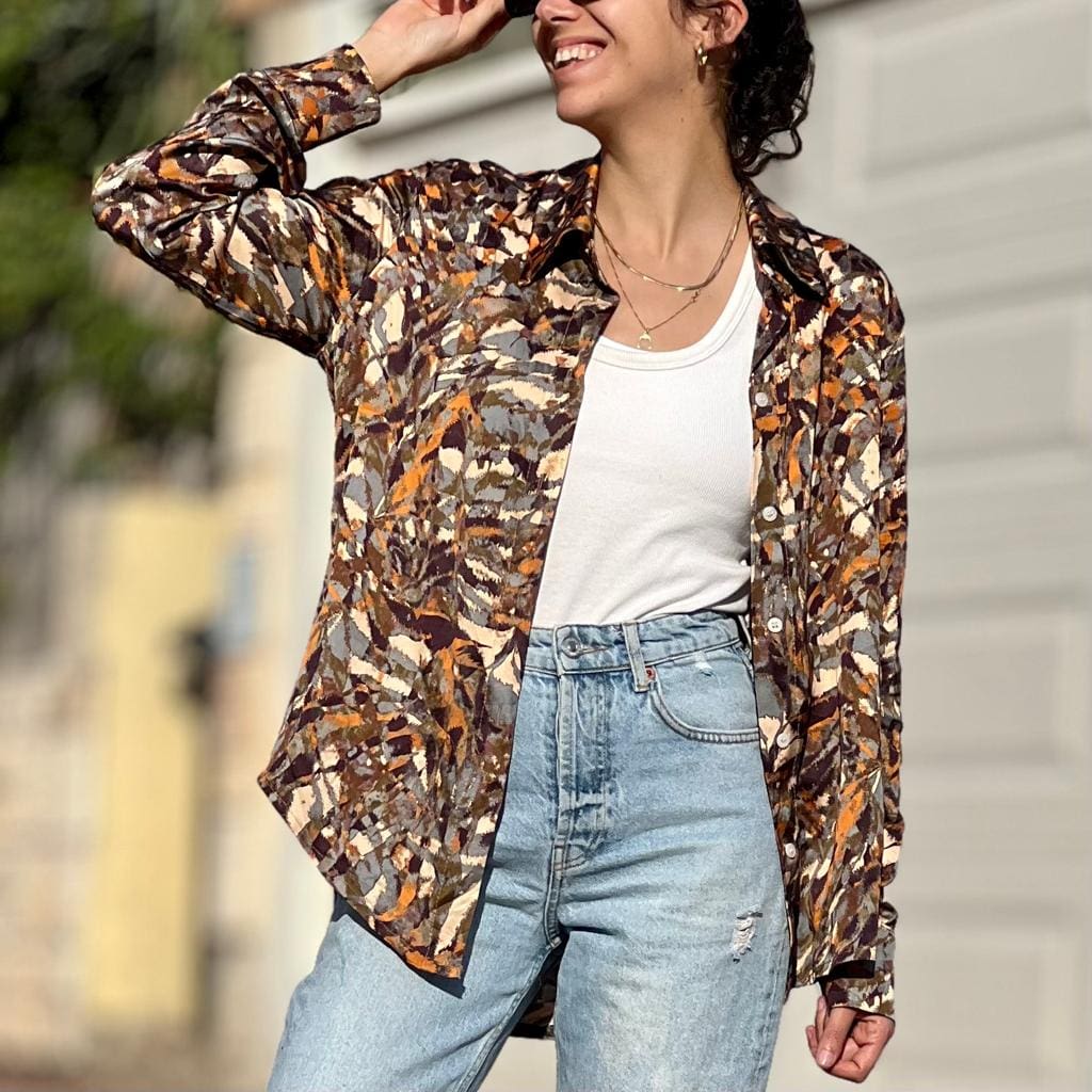 Hysterical abstract button-down shirt with a satiny fragrance