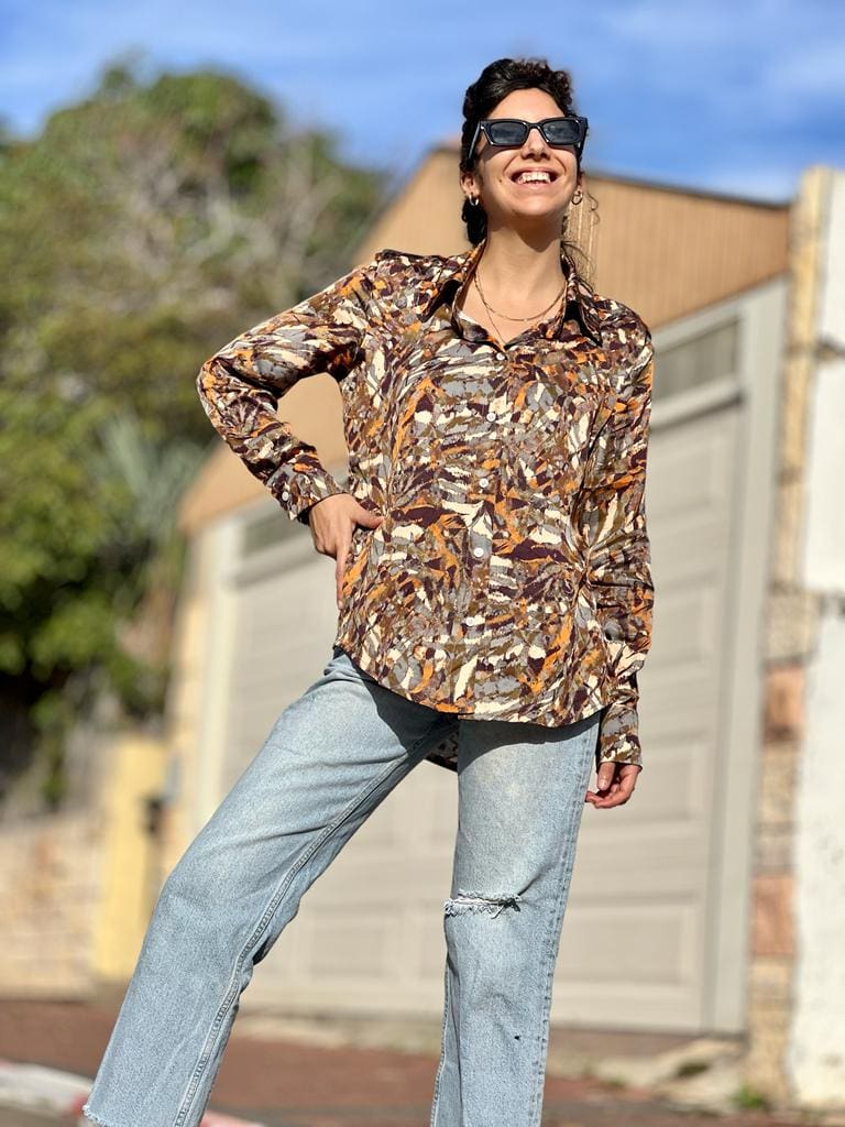 Hysterical abstract button-down shirt with a satiny fragrance