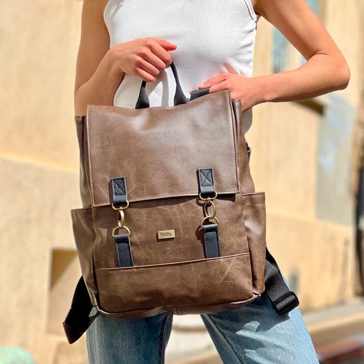 תיק גב חום דמוי עור