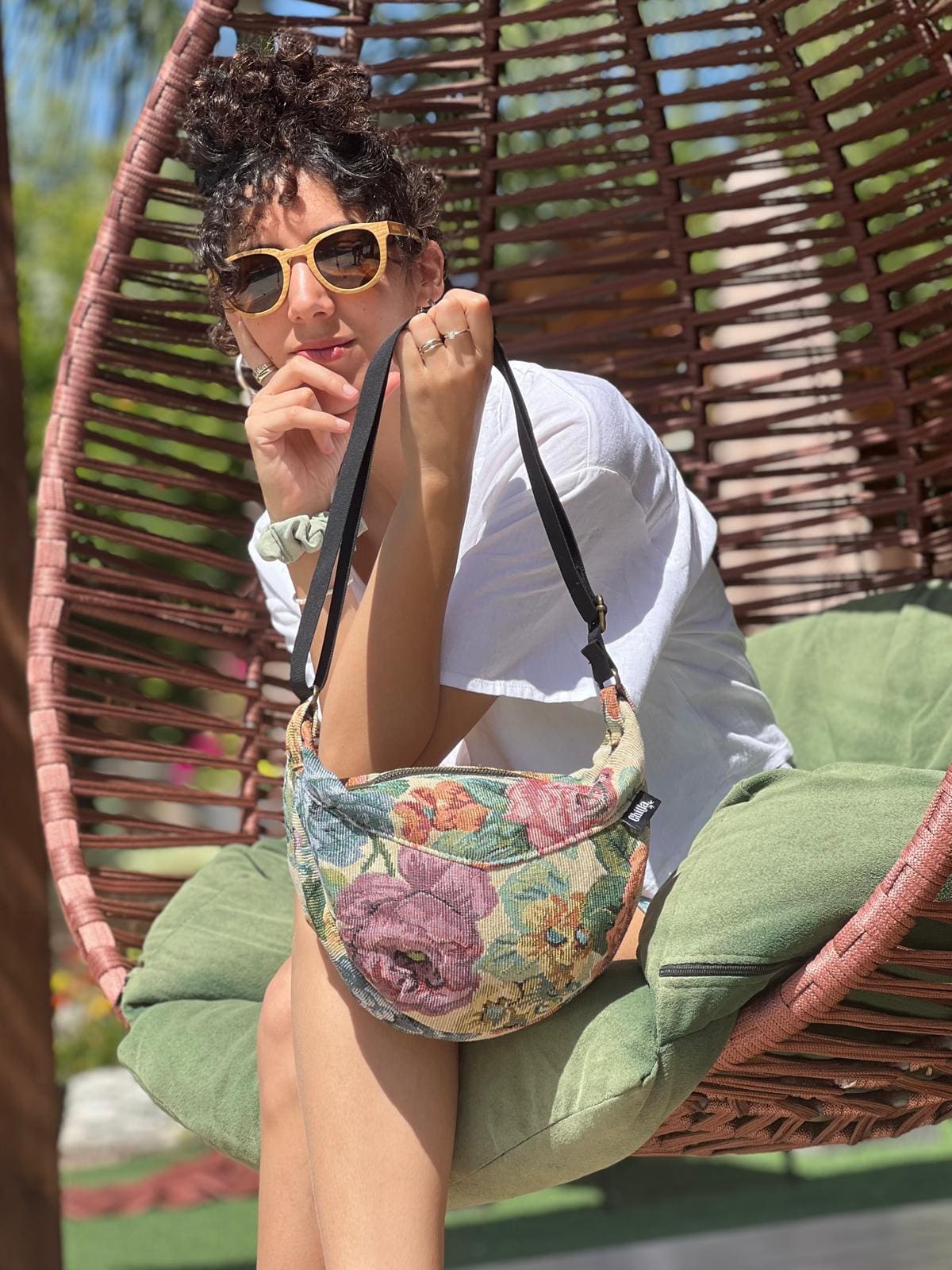 New Vintage Cream Vital Side Bag