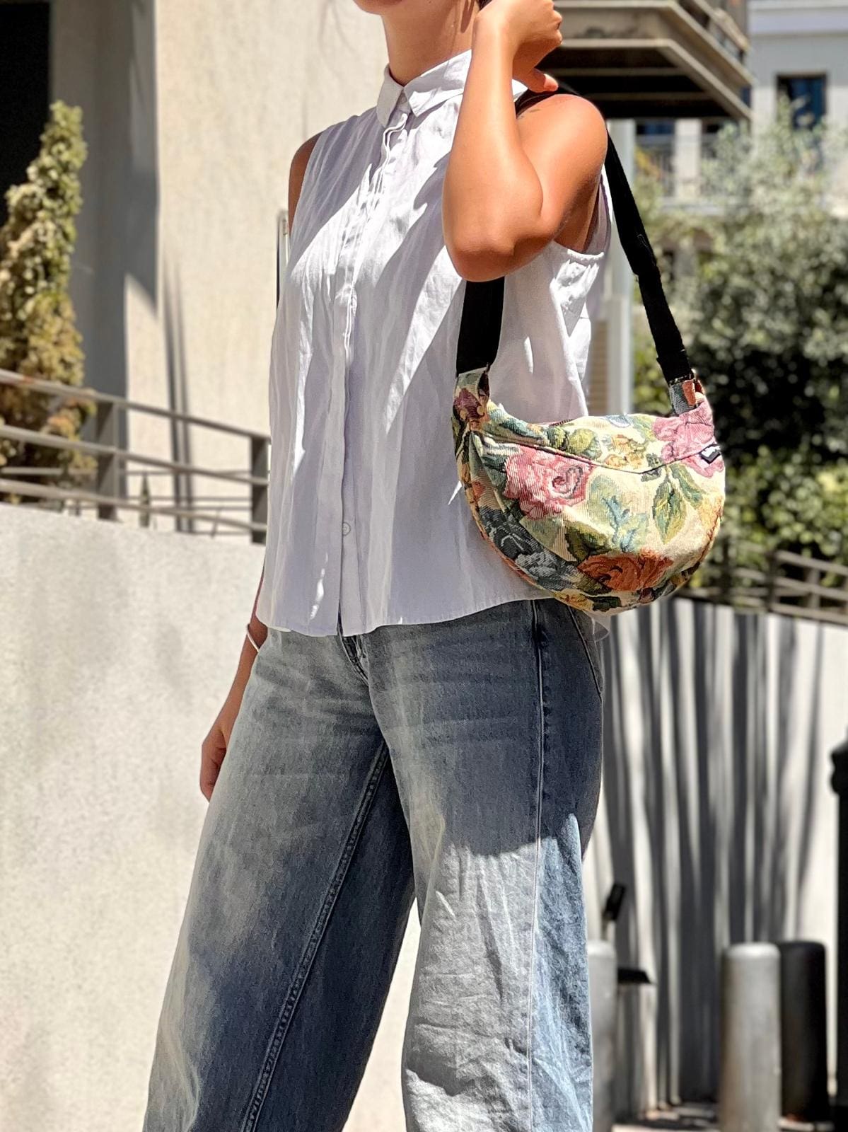 New Vintage Cream Vital Side Bag