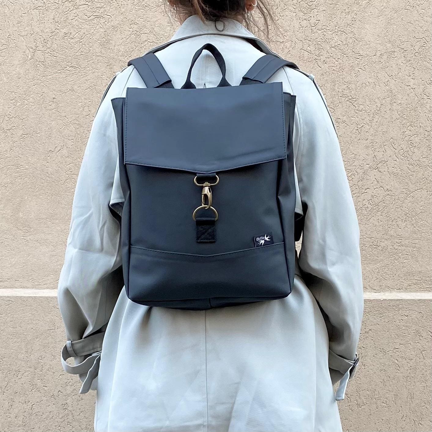 תיק גב קטן שחור