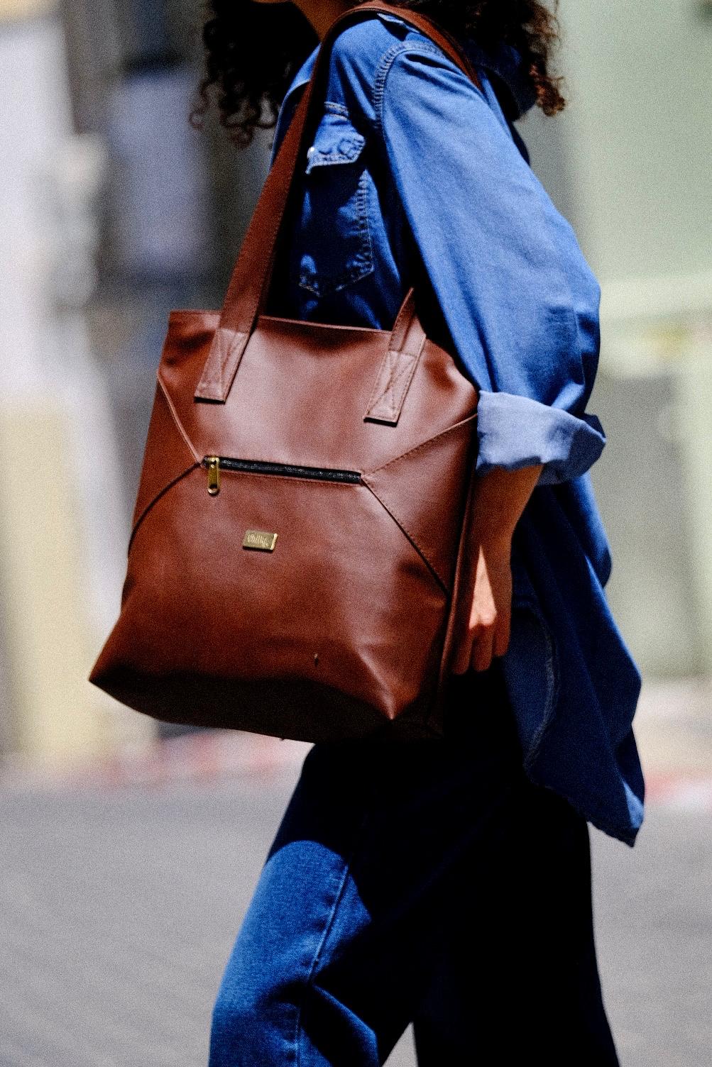 Earth Brown Large Tommy Side Bag