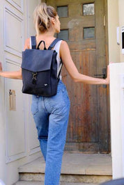 סטודנטס בינוני שחור דמוי נובוק