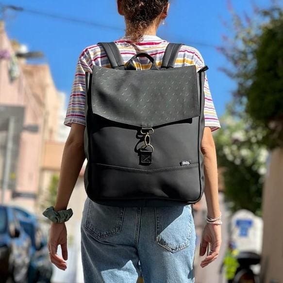 תיק סטודנט גדול שחור עם טקסטורת ציפורים