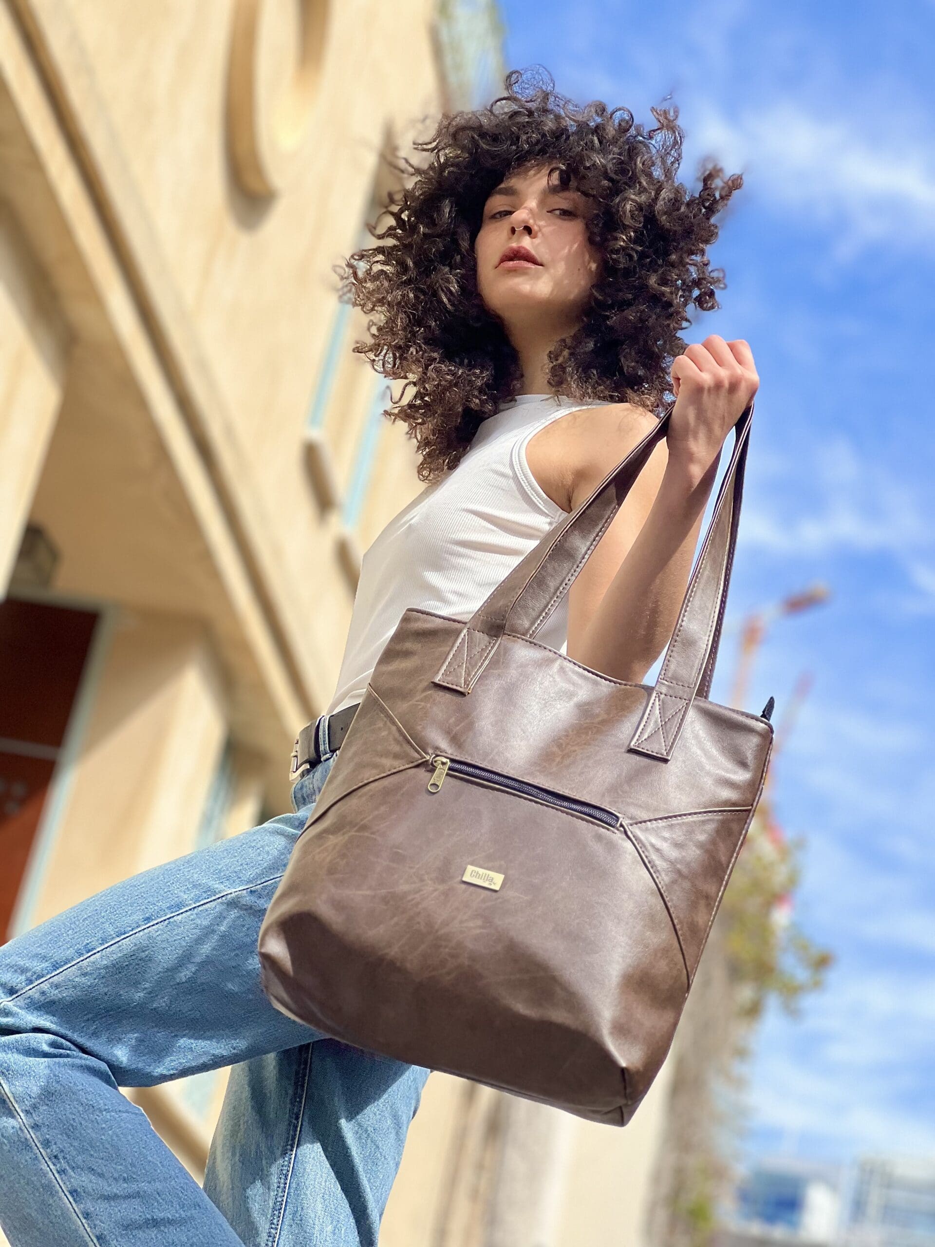 תיק צד Tommy גדול חום דמוי עור