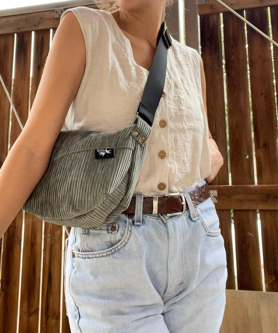 תיק צד ויטל ירוק-אפור קורדרוי