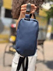 פאוץ' 'לורנס' כחול כהה טקסטורה