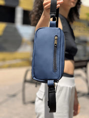 פאוץ' 'לורנס' כחול כהה טקסטורה