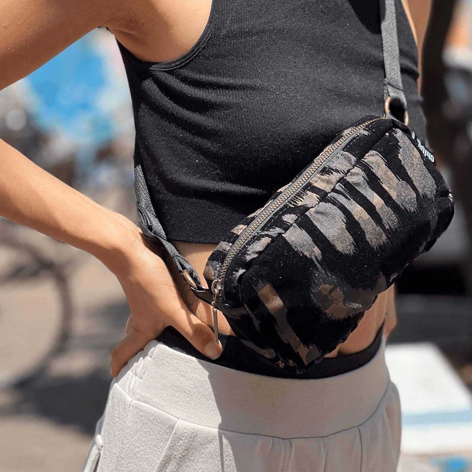 פאוץ' 'לורנס' נגיעות קטיפה