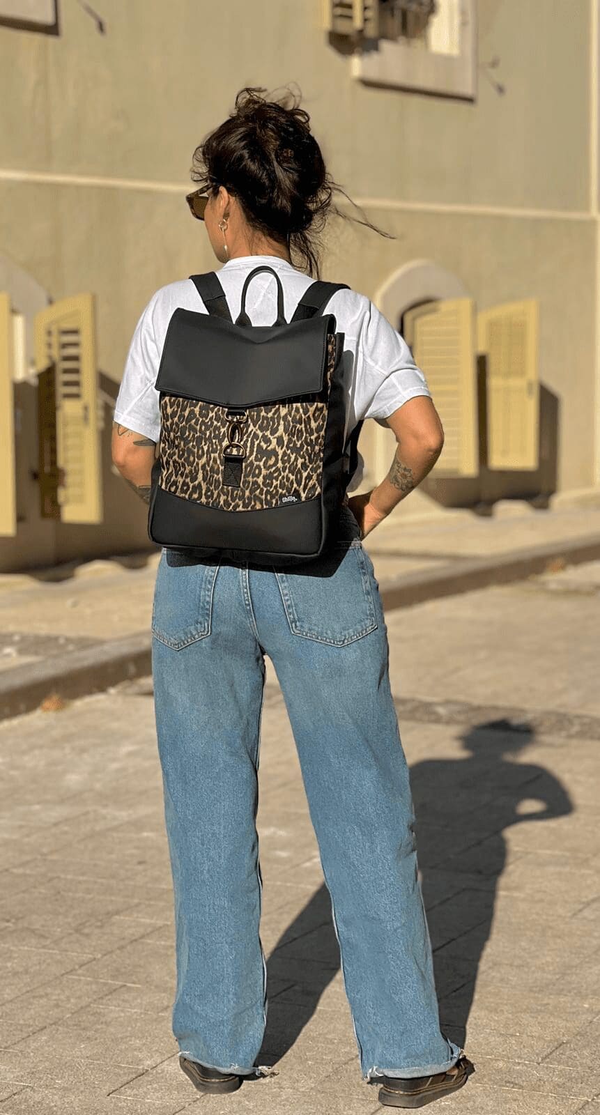 תיק גב סטודנטס בינוני שחור עם מנומר