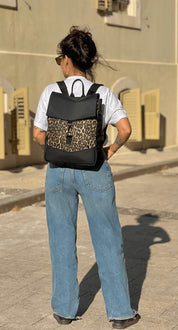 תיק גב סטודנטס בינוני שחור עם מנומר