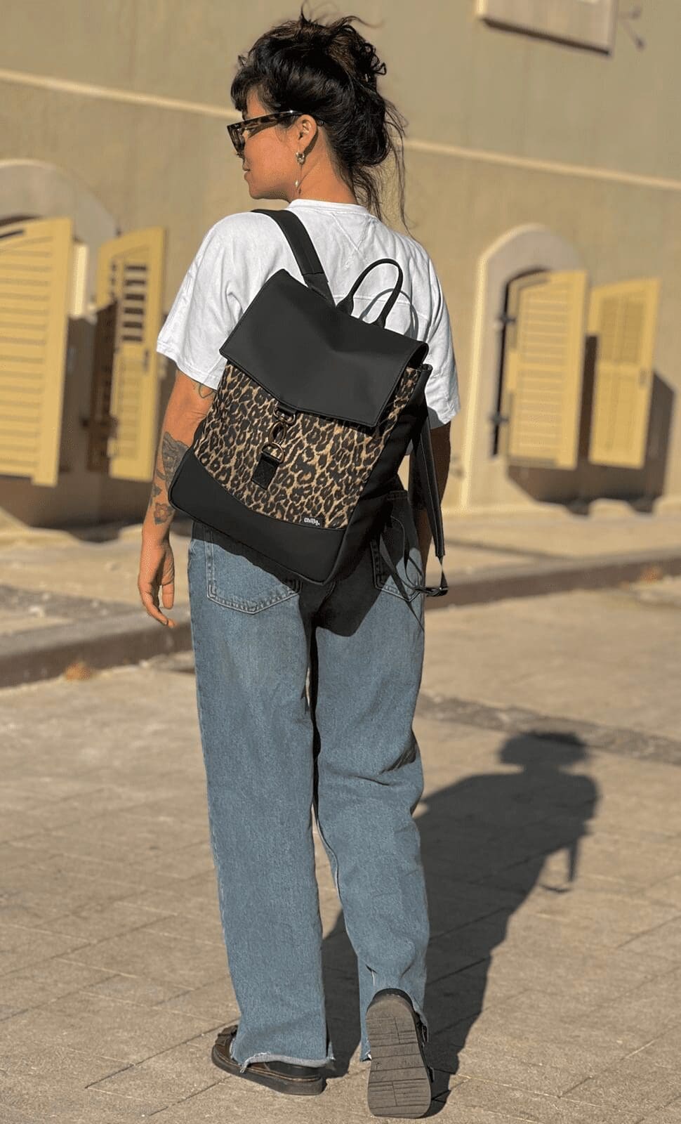 תיק גב סטודנטס בינוני שחור עם מנומר