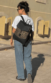 תיק גב סטודנטס בינוני שחור עם מנומר