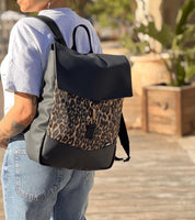 תיק גב סטודנטס בינוני שחור עם מנומר