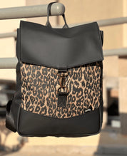 תיק גב סטודנטס בינוני שחור עם מנומר