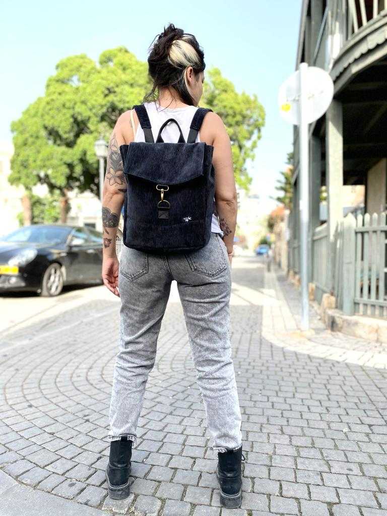 מיני סטודנטס שחור קורדרוי