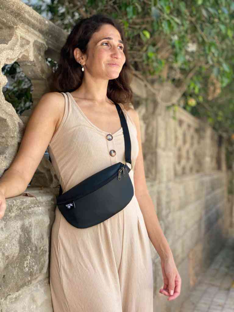 פאוץ' הלגה שחור מט דמוי עור