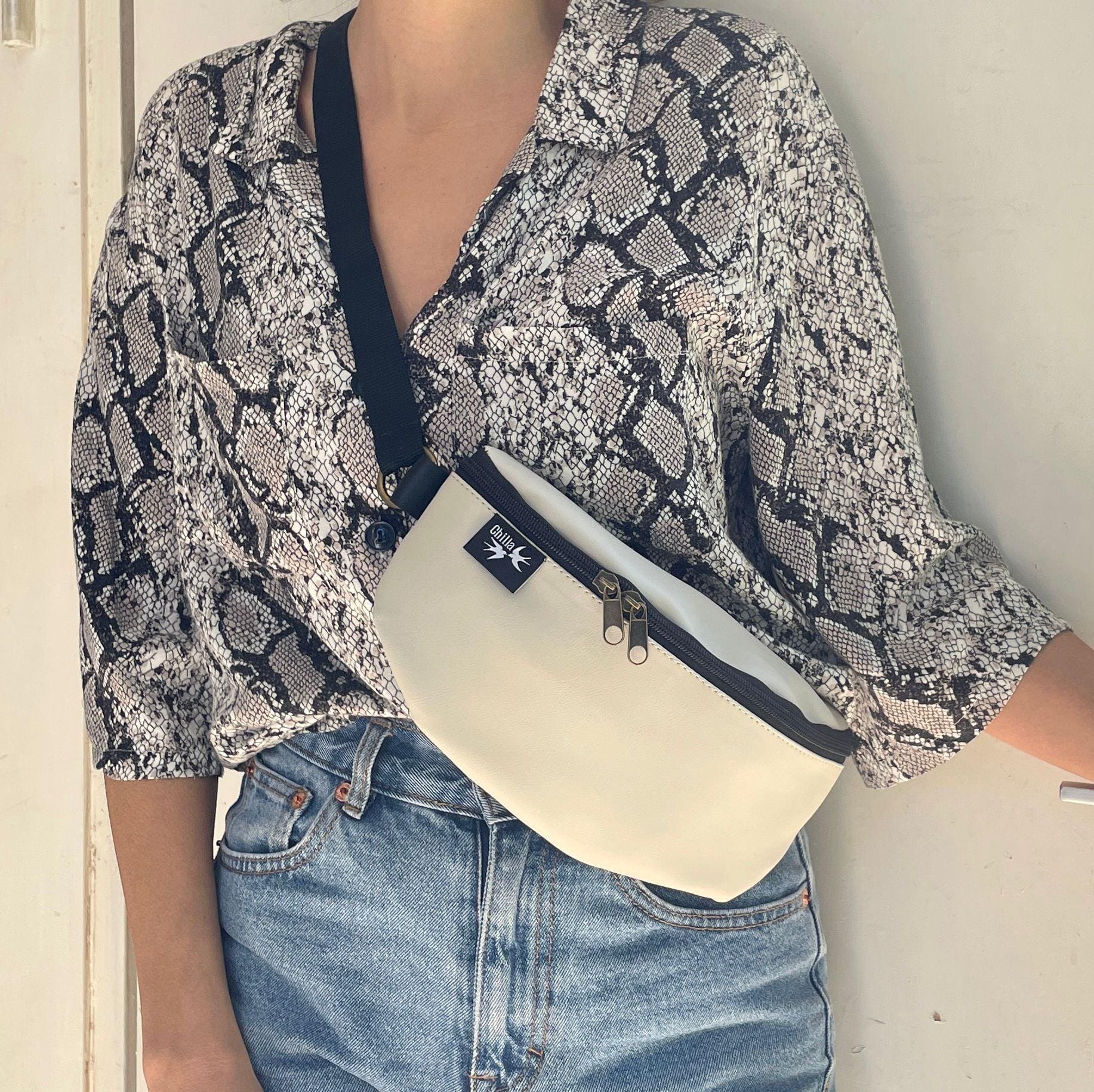 פאוץ' הלגה שמנת דמוי עור