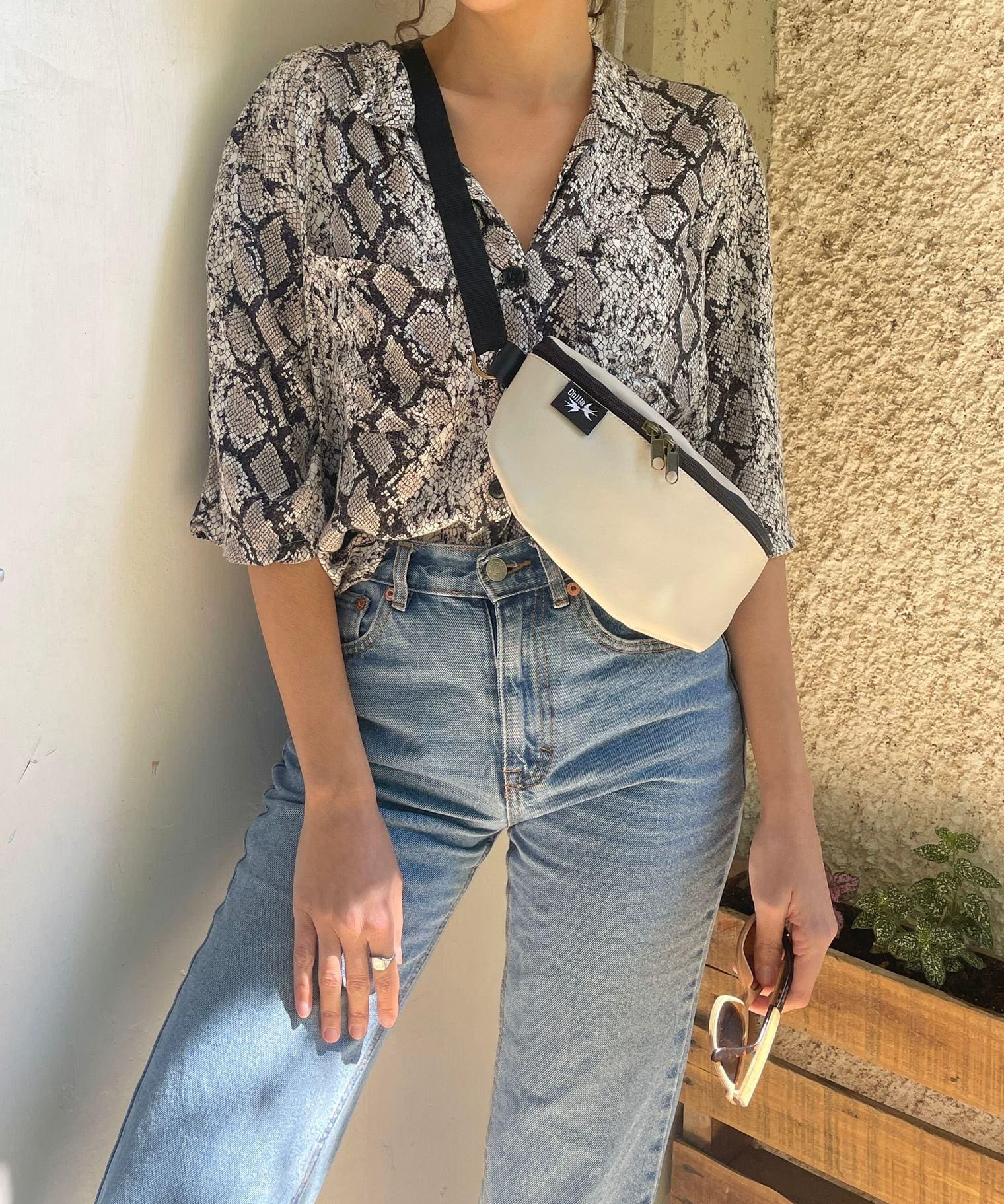 פאוץ' הלגה שמנת דמוי עור