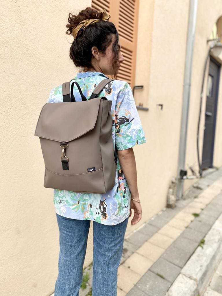 סטודנטס גדול חום דמוי נובוק