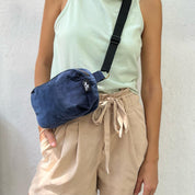 פאוץ' 'לורנס' קטיפה כחול כהה