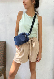 פאוץ' 'לורנס' קטיפה כחול כהה