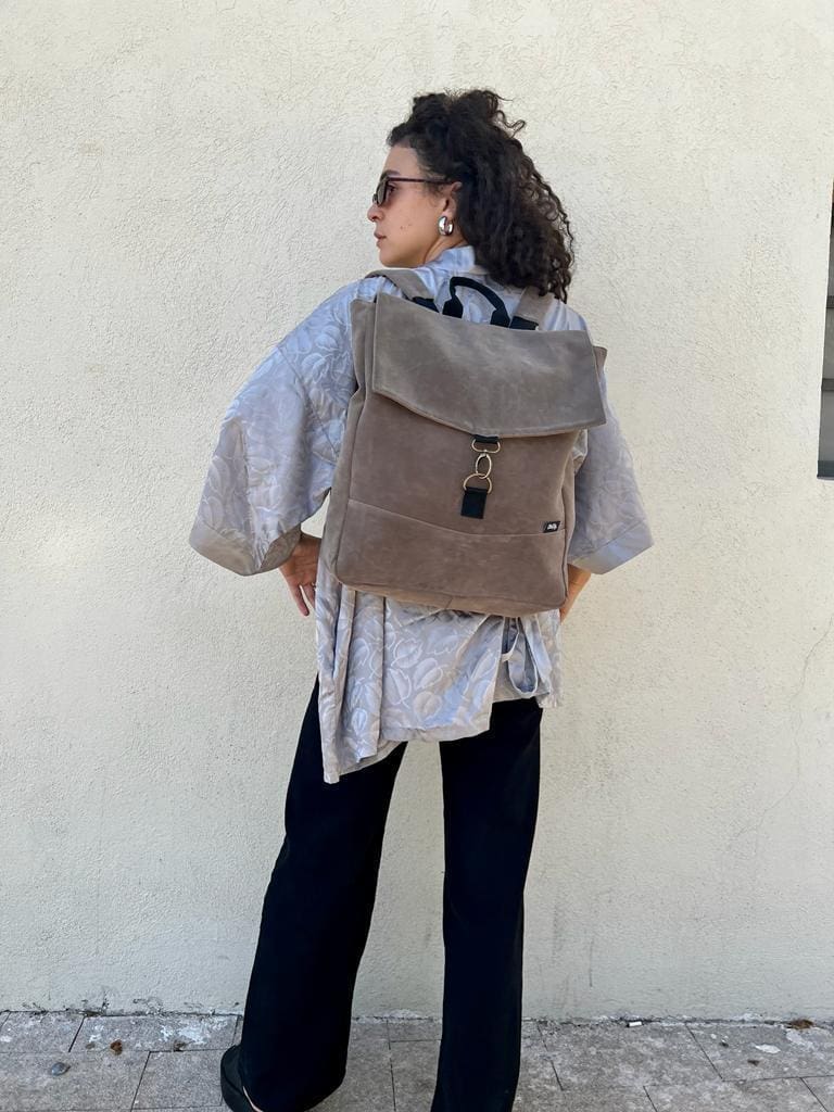 סטודנטס גדול דמוי זמשי מהמם