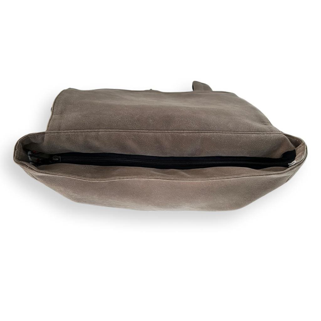 סטודנטס גדול דמוי זמשי מהמם