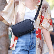 פאוץ' 'לורנס' שחור טקסטורת ציפורים