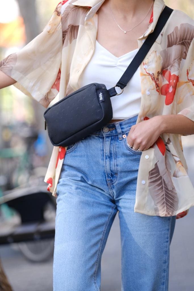 פאוץ' 'לורנס' שחור טקסטורת ציפורים