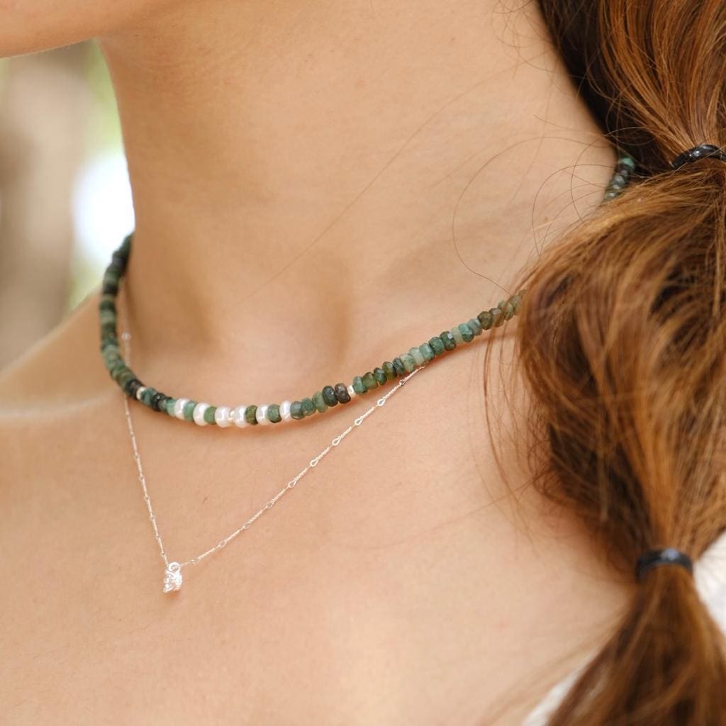 שרשרת חרוזי אמרלד ופנינים