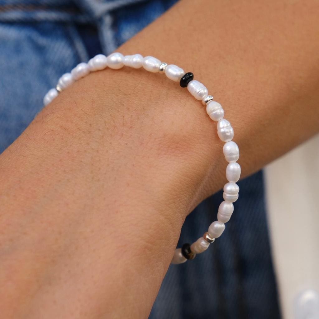 צמיד 'נריה' פנינים ואבני חן שחורות