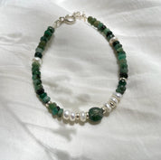 צמיד 'קלואי' אמרלד ופנינים