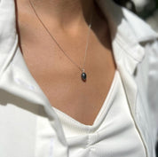 שרשרת 'YAHEL' פנינה כחולה