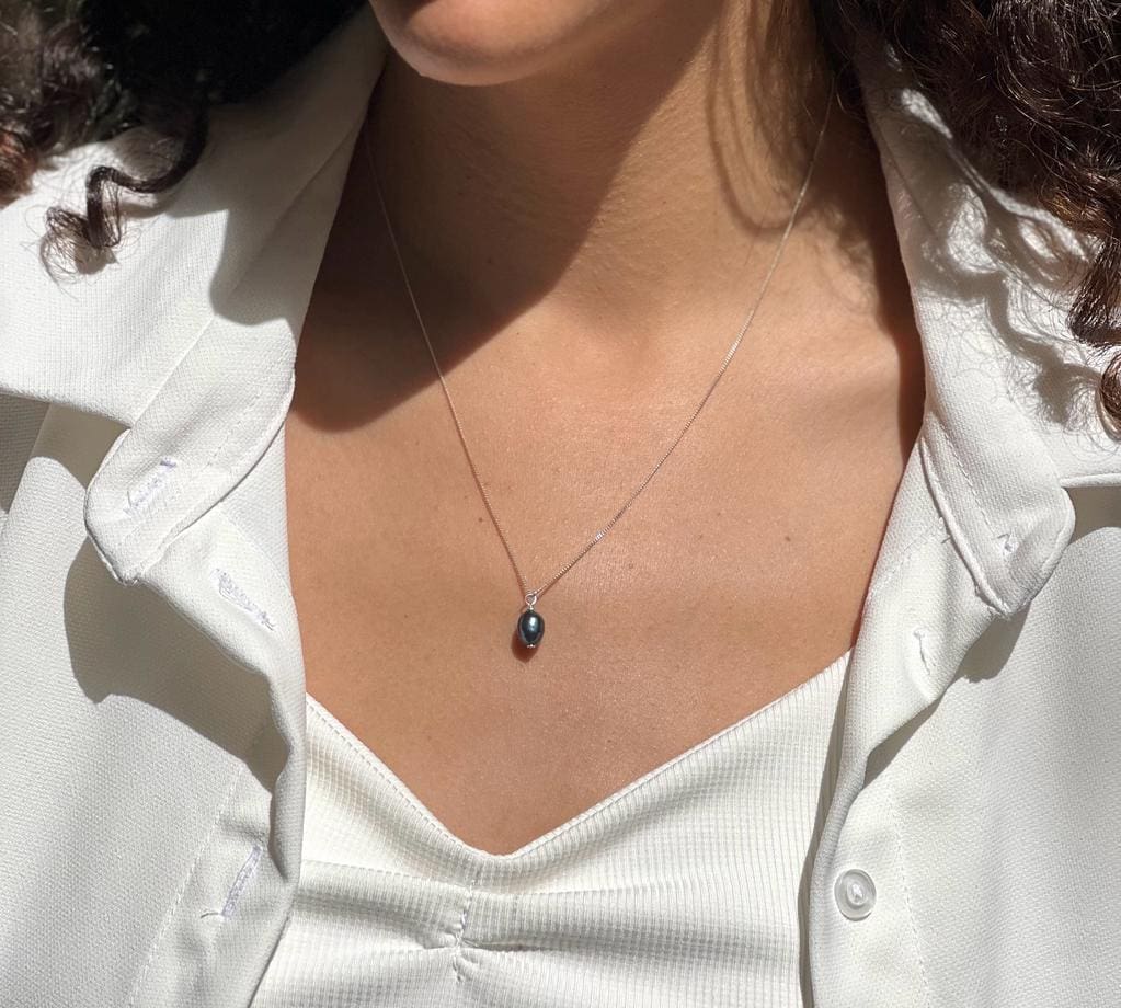 Blue pearl 'YAHEL' necklace